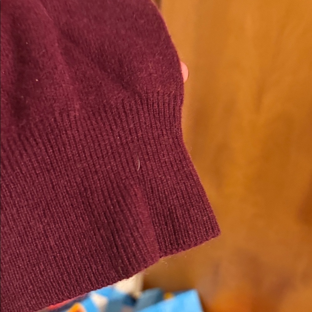 Kenneth Roberts Platinum Large V-Neck Sweater - Deep Red 100% Cashmere - Picture 7 of 11